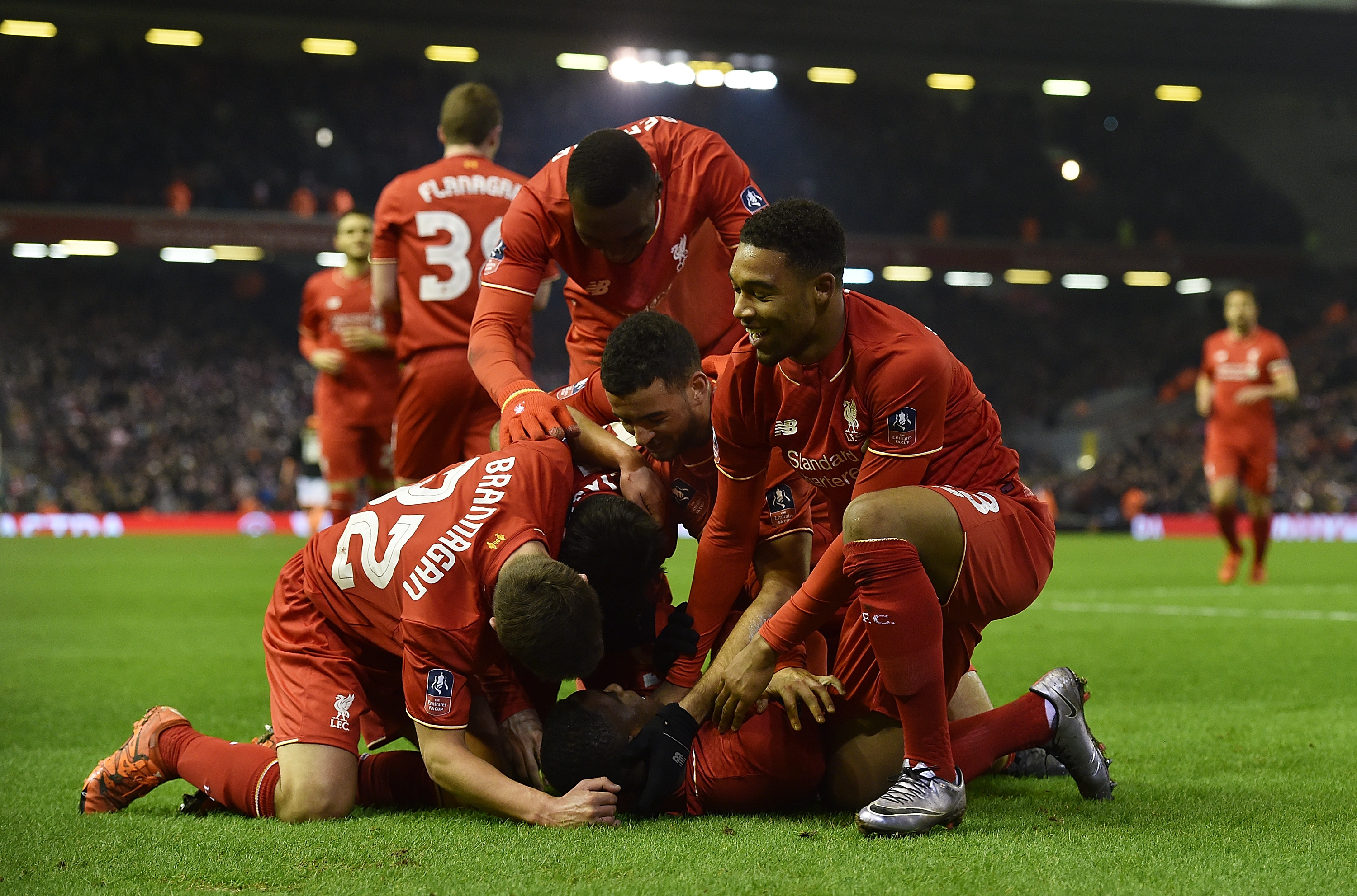 荷甲战报：克拉森世界波，莫基奥破门，阿贾克斯2-0费耶诺德（阿贾克斯2比0力克费耶诺德：克拉森轰世界波，莫基奥建功）