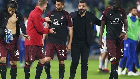 C罗晒与特朗普合照：感谢总统先生的盛情邀请及热烈欢迎（C罗晒与特朗普总统合影：感谢其热情邀请与欢迎）