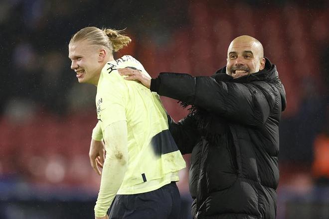 C罗和梅西的真实关系，刷新了球迷的认知（C罗与梅西的关系真相，颠覆球迷想象）