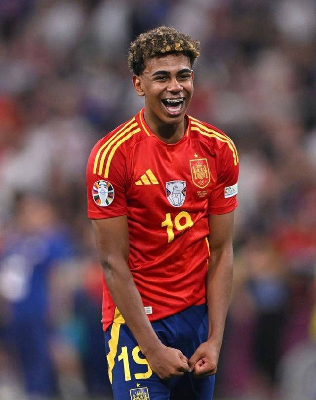 重穿球鞋，前皇马后卫科恩特朗准备参加国王联赛（前皇马后卫科恩特朗重返绿茵，将征战国王联赛）