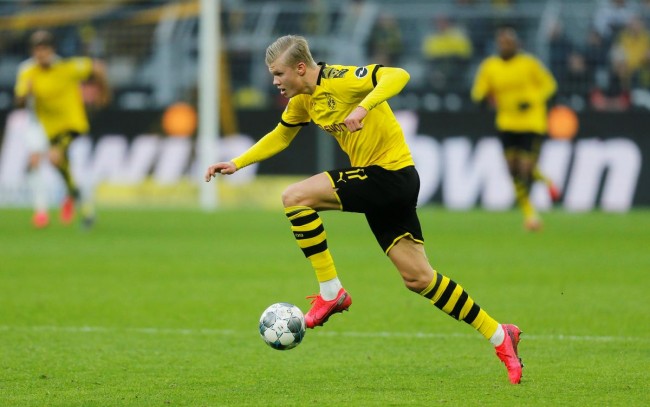 26岁姆巴佩获评10分+MVP：无敌一条龙+飙2世界波,现场视角太牛了（26岁姆巴佩10分满分当选MVP：无解一条龙+连轰两记世界波，现场视角炸裂）