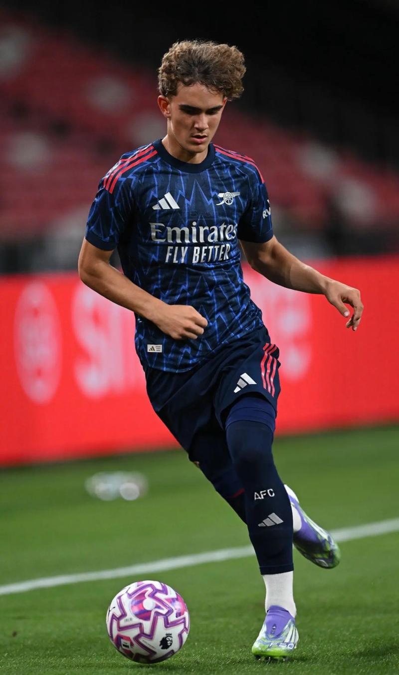 昔日水晶宫双星埃泽、奥利塞本赛季关键数据对比：后者均占优（水晶宫昔日双星本季关键数据PK：奥利塞在各项指标上均领先埃泽）