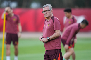 金州勇士在主场134-117击败犹他爵士，终结三连败，展现强大韧性与高效进攻。（勇士主场134-117力克爵士，止三连败，展现韧性与高效火力）