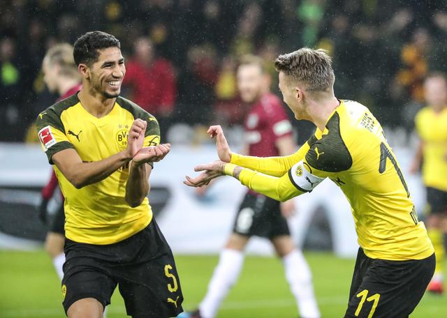 TA：皇马寻求引进后卫和中场；他们愿听取对罗德里戈的报价（TA：皇马寻求补强后卫与中场，同时对罗德里戈报价持开放态度）