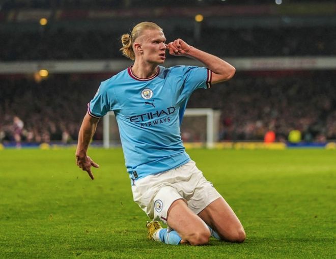 记者：于帕在穆西亚拉等3人续约后改变了自己的续约诉求（记者：穆西亚拉等三人完成续约后，于帕调整了自己的续约要求）