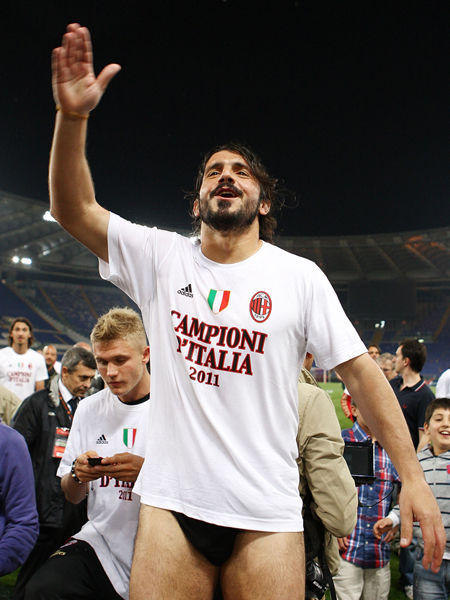 苏亚雷斯：在很多事情上我并不是榜样，我知道也接受这一点（苏亚雷斯：我明白自己在许多方面称不上榜样，并坦然接受这一点）