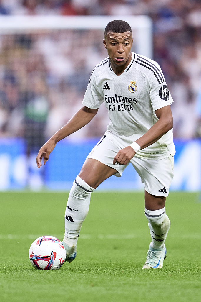 中超：上海海港主场4-1击败深圳队（中超联赛：上海海港主场4比1力克深圳队）