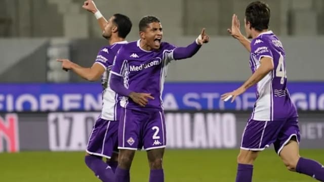 克里斯梅开二度完成逆转！（克里斯双响助队逆转！）